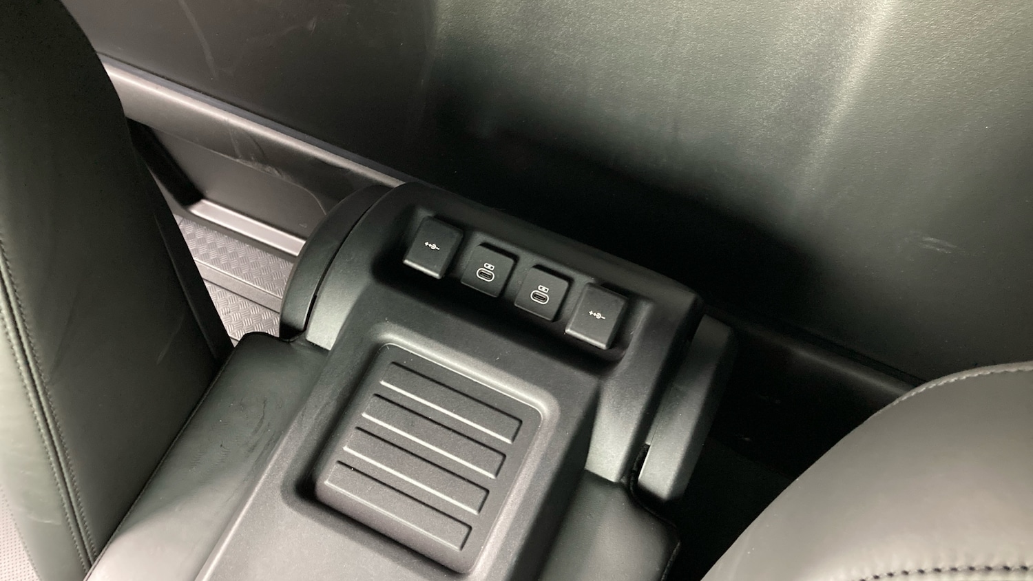 Used Land Rover Defender 2024 for sale - 76450244: Photo 18