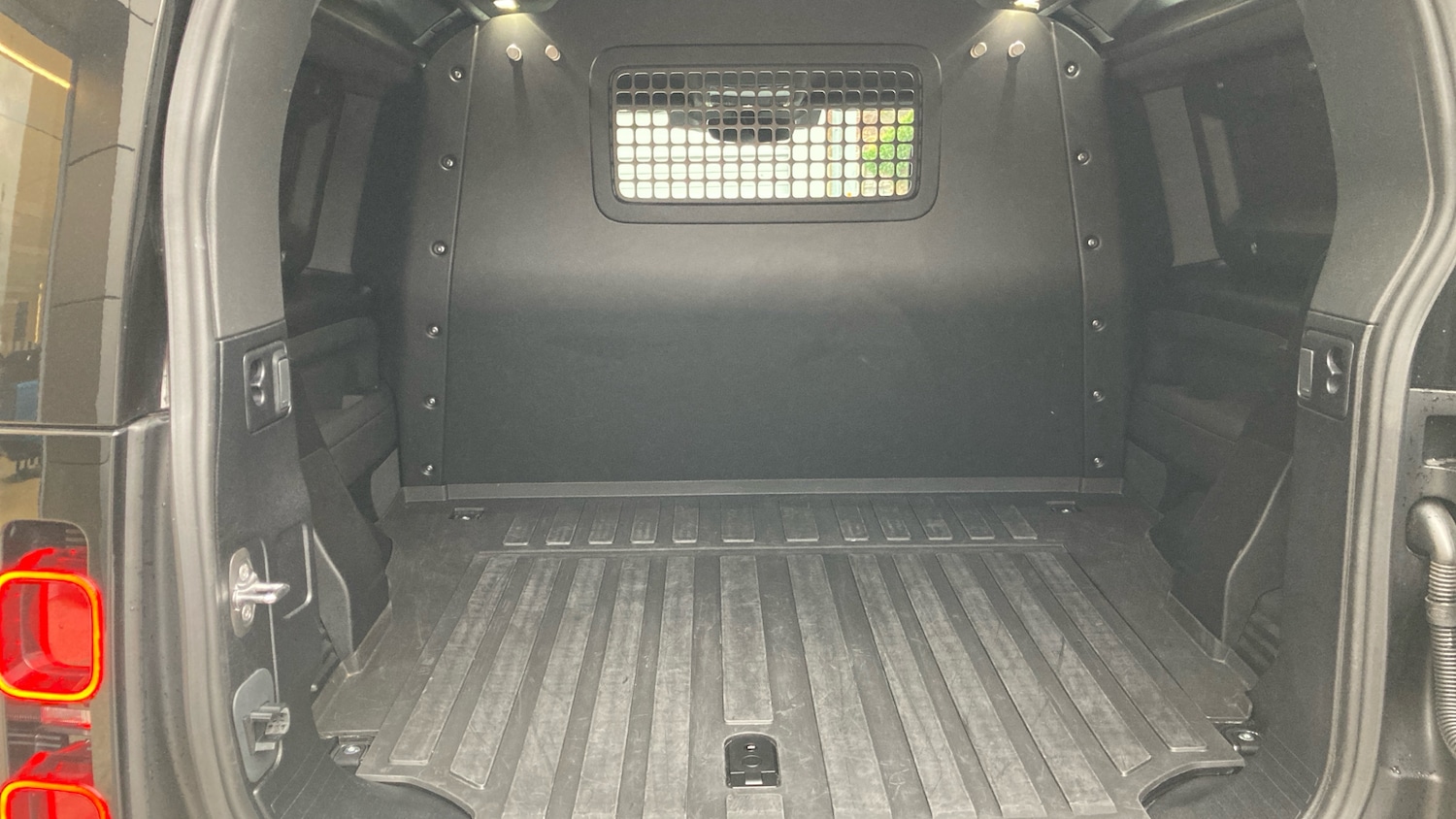 Used Land Rover Defender 2024 for sale - 76450244: Photo 26