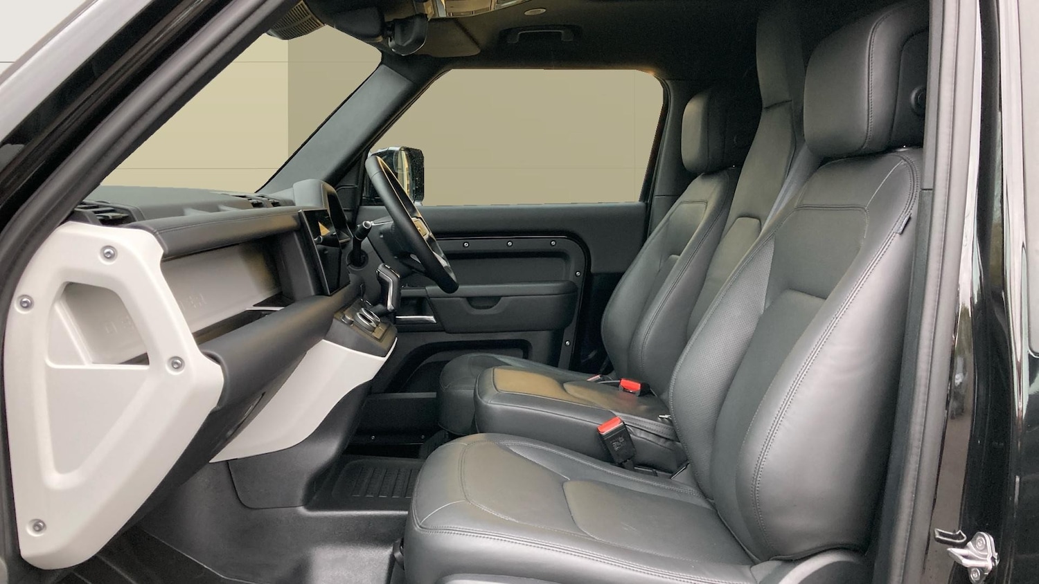 Used Land Rover Defender 2024 for sale - 76450244: Photo 3