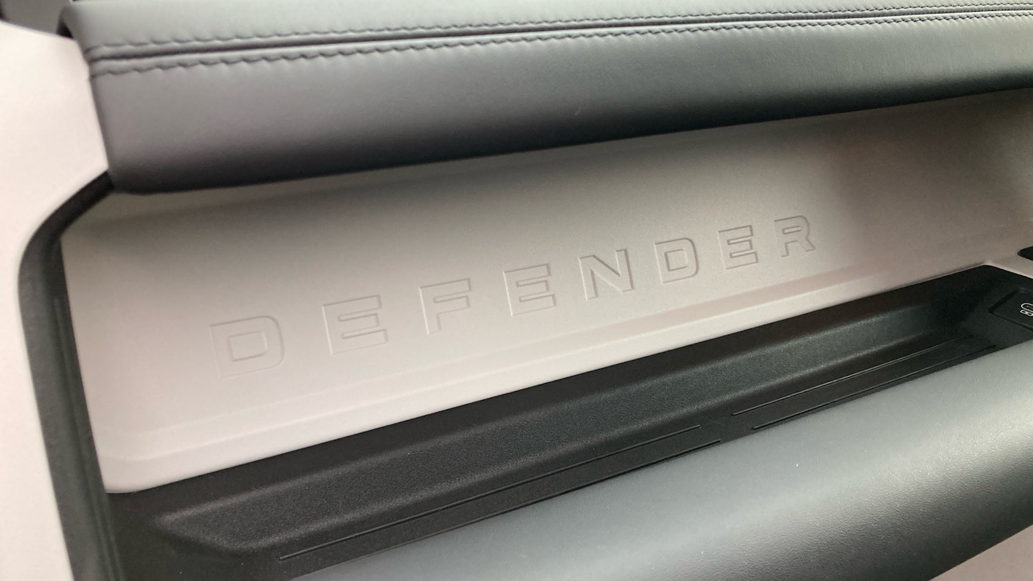 Used Land Rover Defender 2024 for sale - 76450244: Photo 30