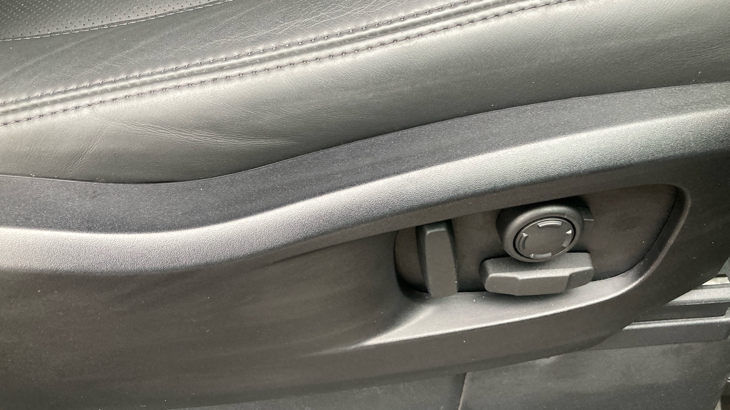 Used Land Rover Defender 2024 for sale - 76450244: Photo 36