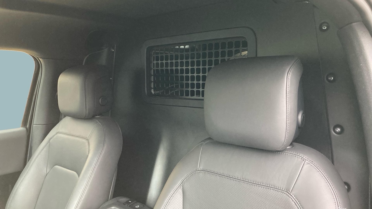 Used Land Rover Defender 2024 for sale - 76450244: Photo 4