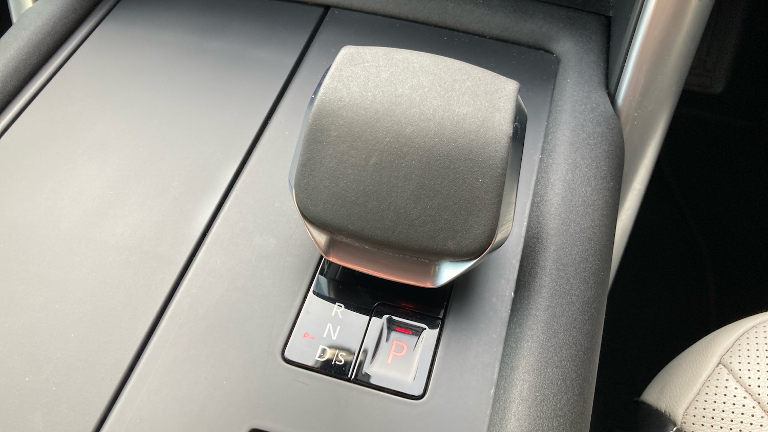 Used Land Rover Discovery 2023 for sale - 77775001: Photo 13