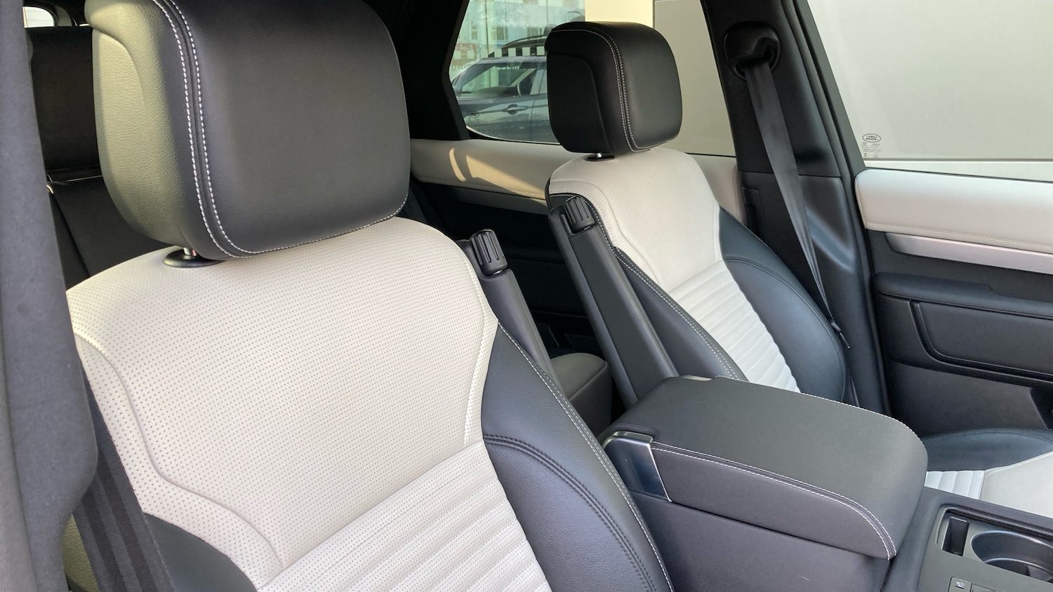 Used Land Rover Discovery 2023 for sale - 77775001: Photo 25