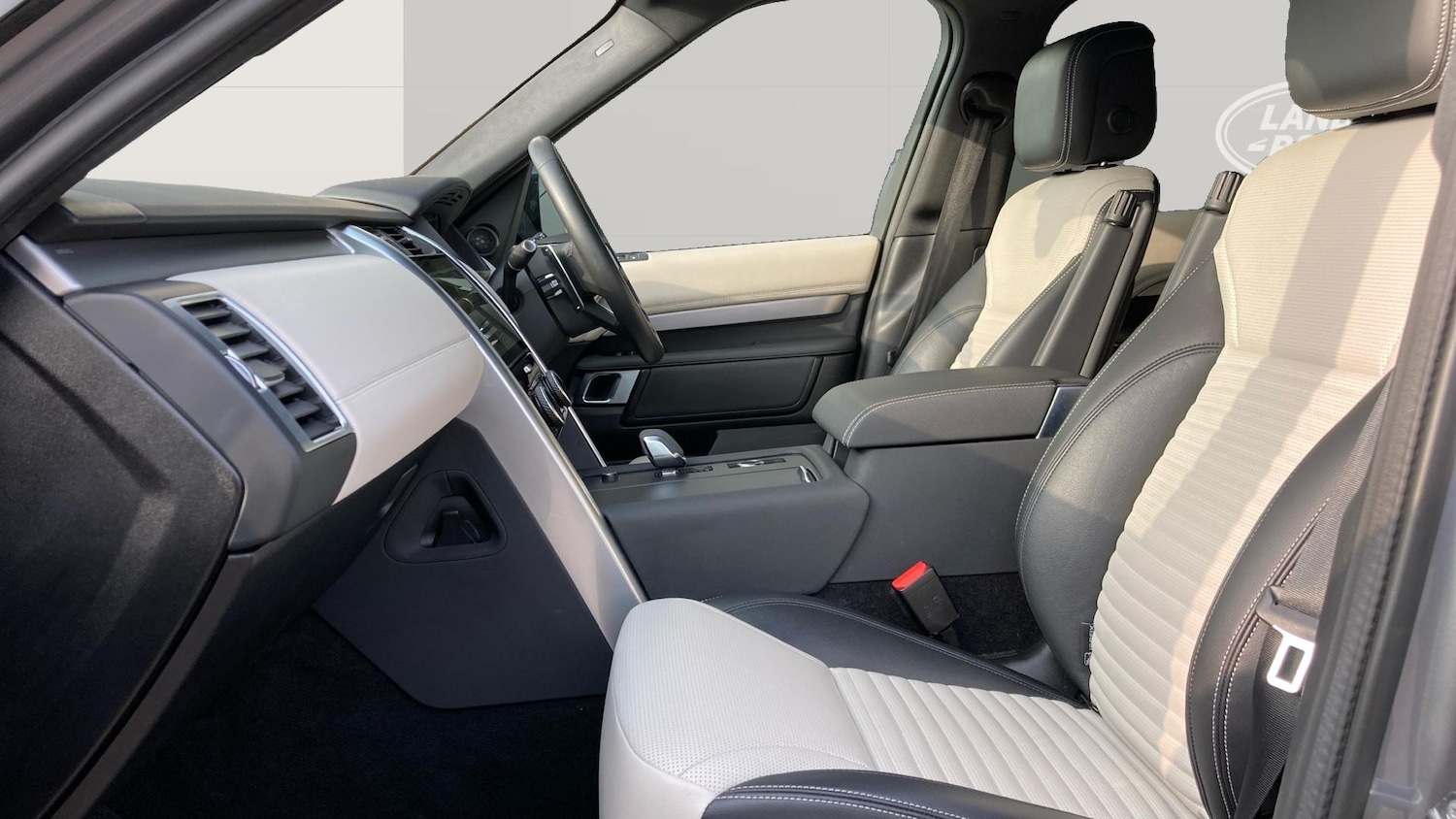 Used Land Rover Discovery 2023 for sale - 77775001: Photo 3