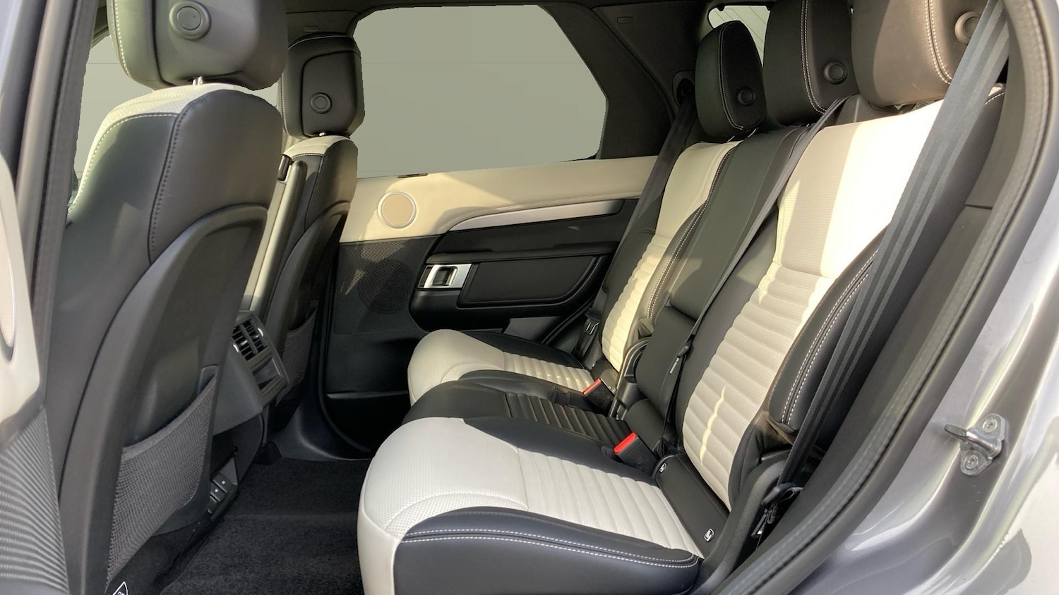 Used Land Rover Discovery 2023 for sale - 77775001: Photo 4