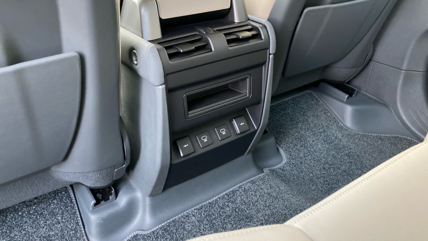 Used Land Rover Defender 2022 for sale - 77127302: Photo 18