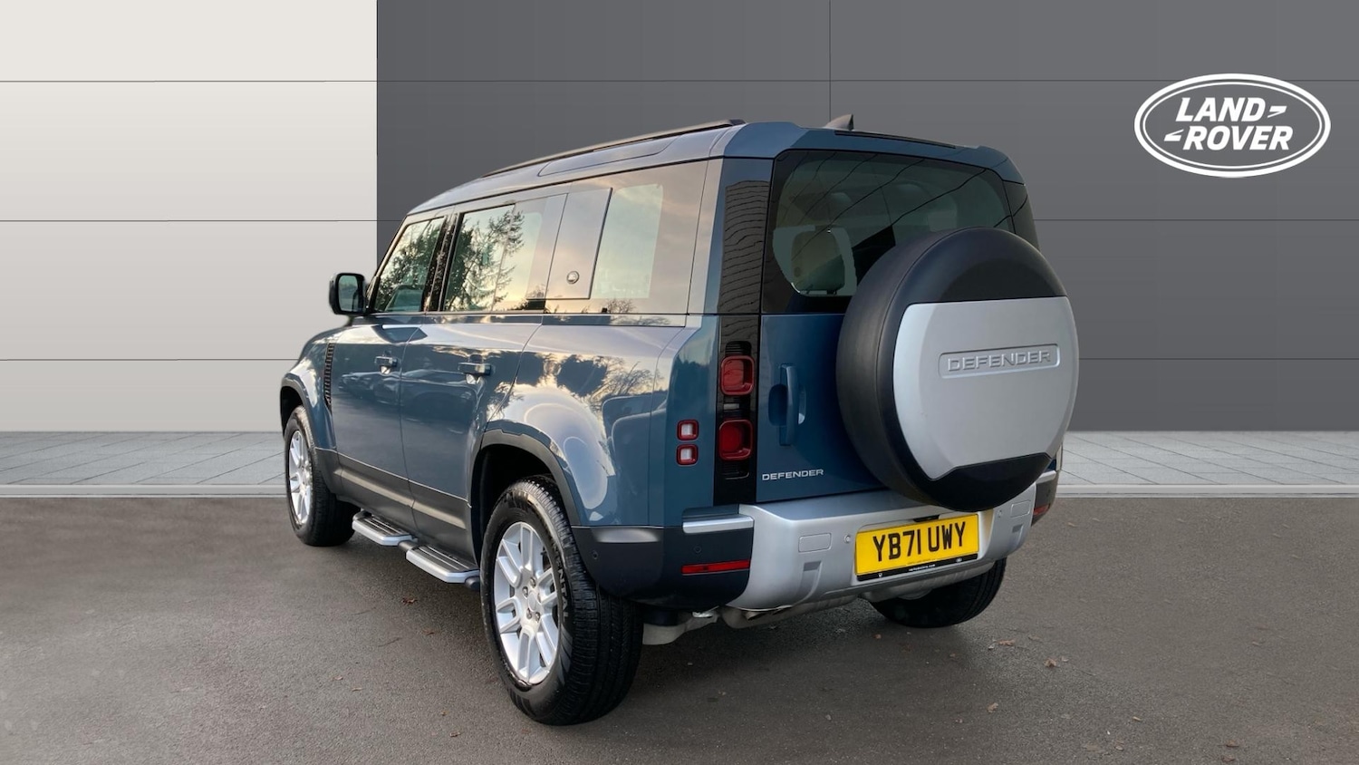 Used Land Rover Defender 2022 for sale - 77127302: Photo 2