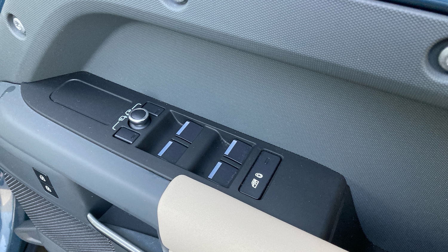 Used Land Rover Defender 2022 for sale - 77127302: Photo 30