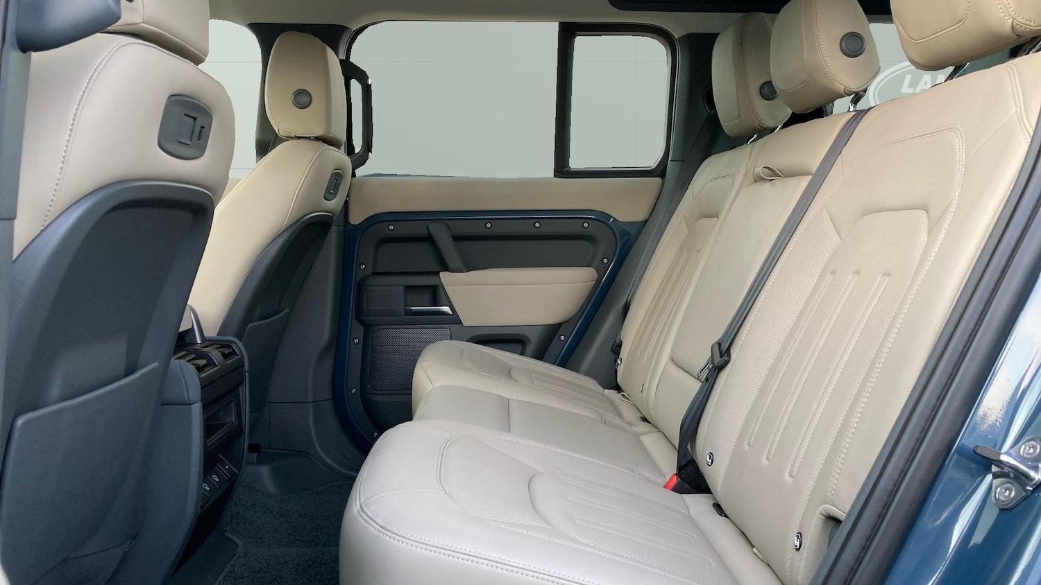 Used Land Rover Defender 2022 for sale - 77127302: Photo 4