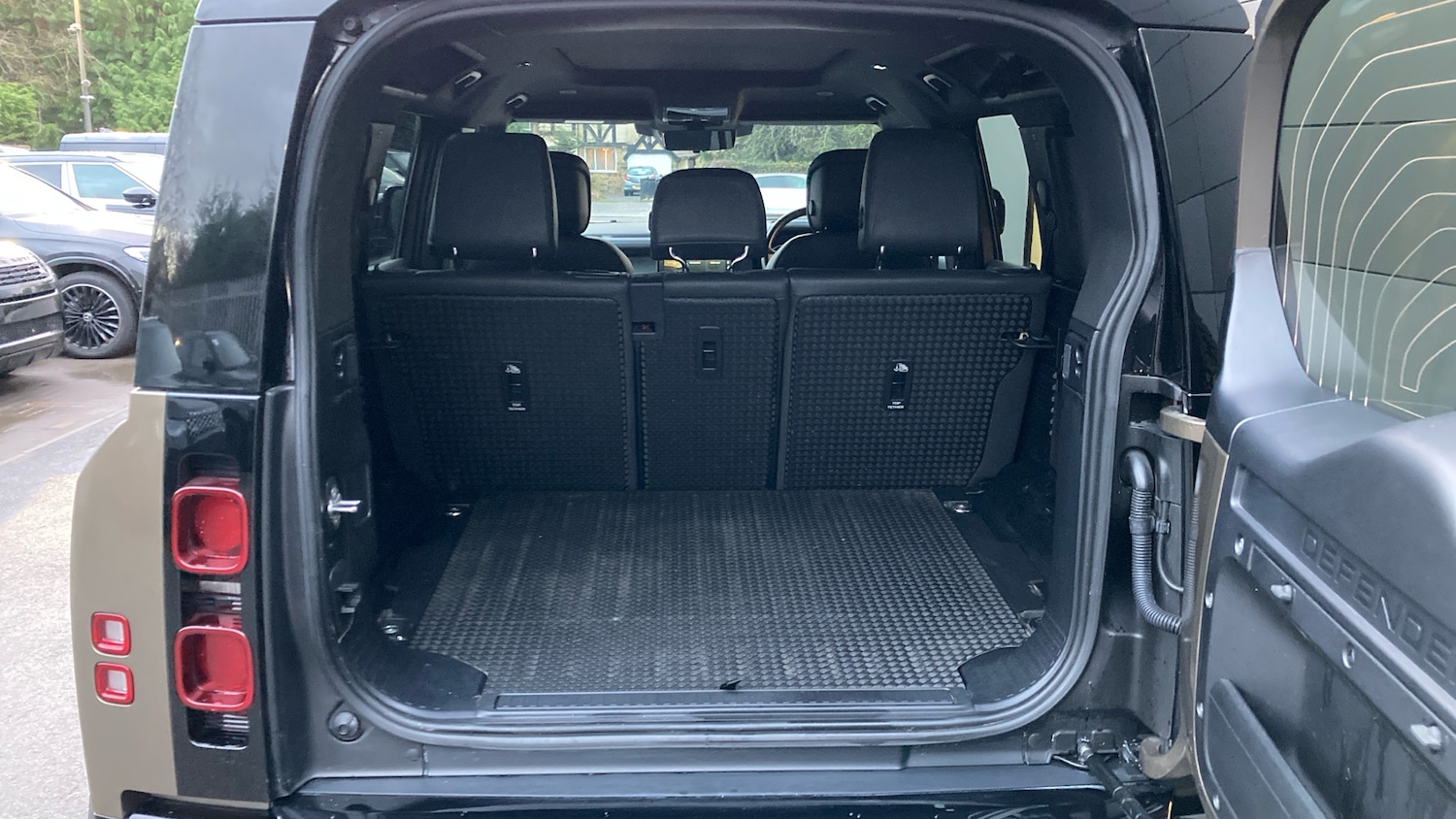 Used Land Rover Defender 2023 for sale - 76737936: Photo 10