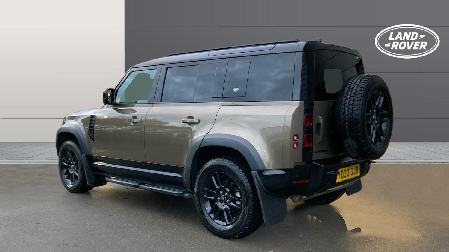 Used Land Rover Defender 2023 for sale - 76737936: Photo 2