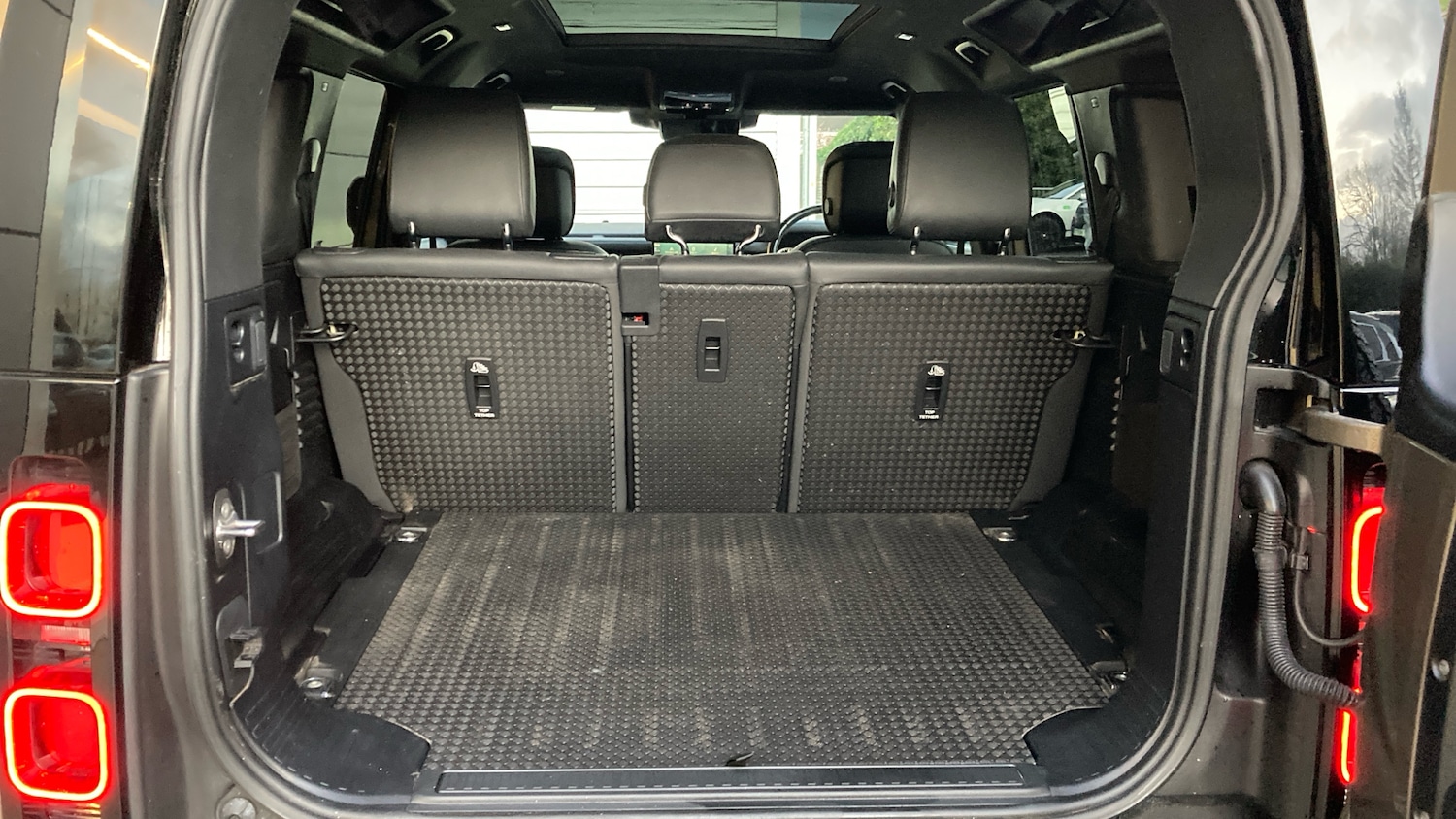 Used Land Rover Defender 2023 for sale - 76737936: Photo 23