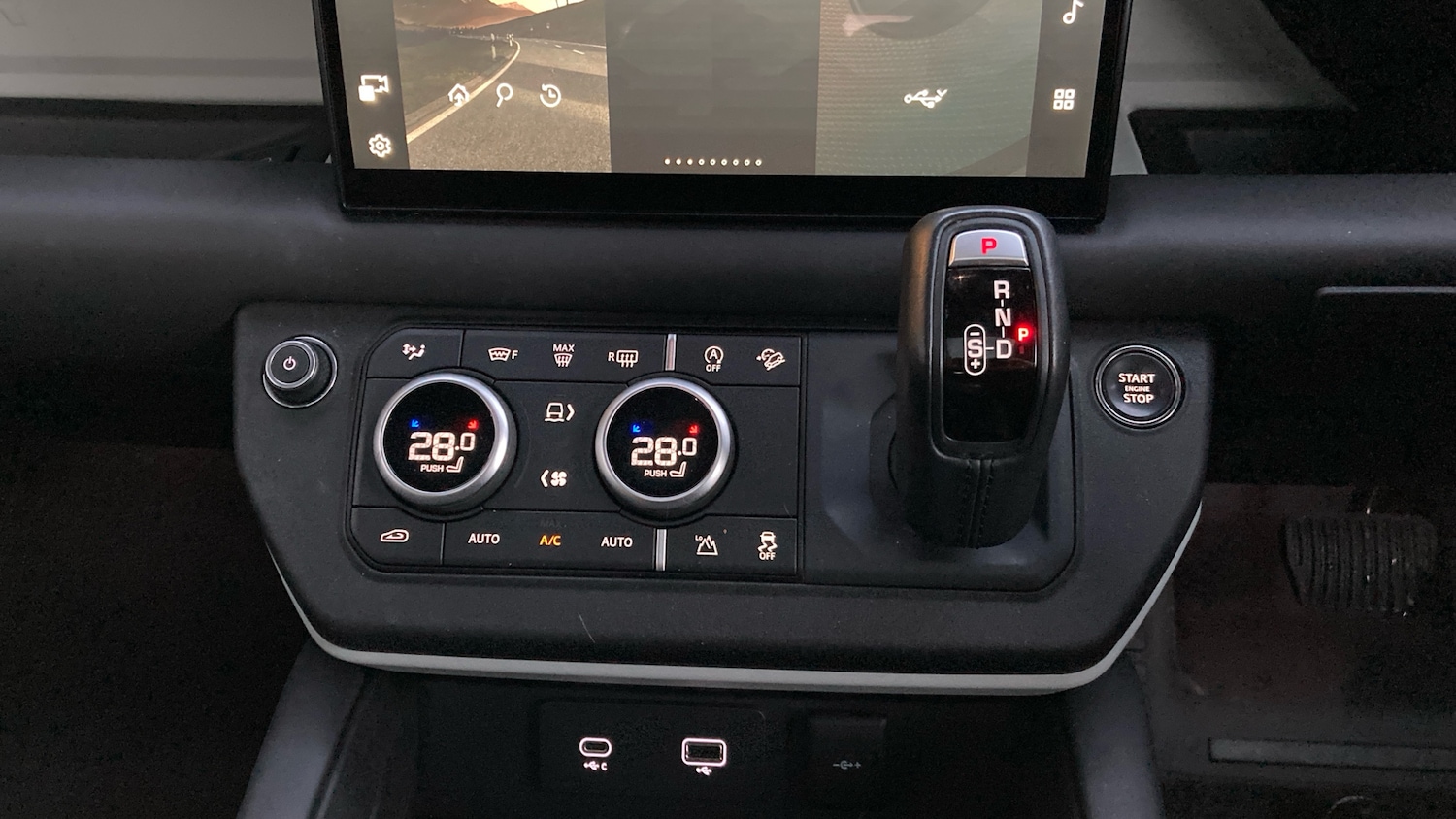 Used Land Rover Defender 2023 for sale - 76737936: Photo 28