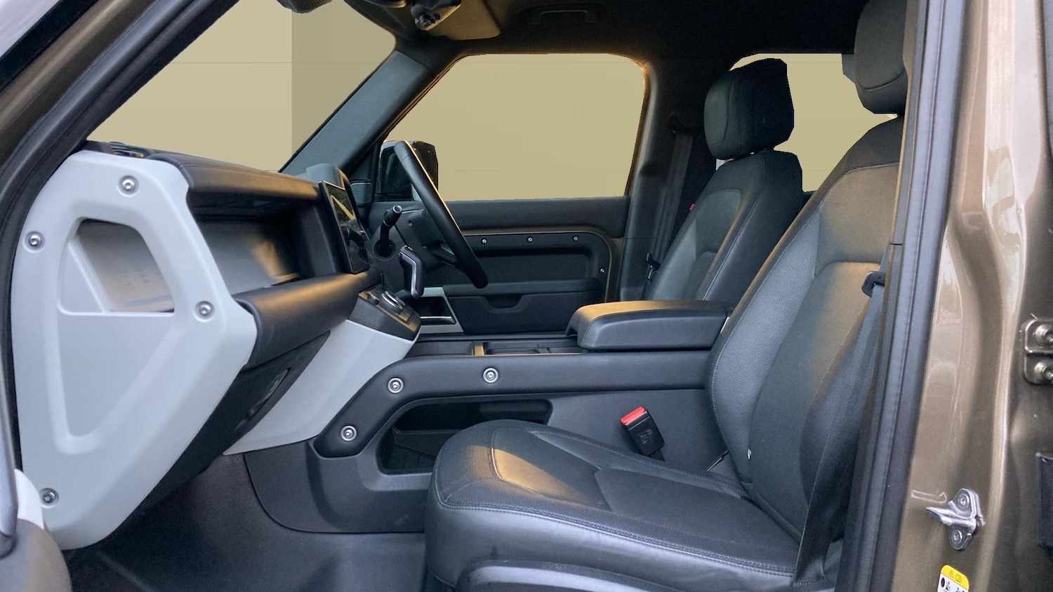 Used Land Rover Defender 2023 for sale - 76737936: Photo 3