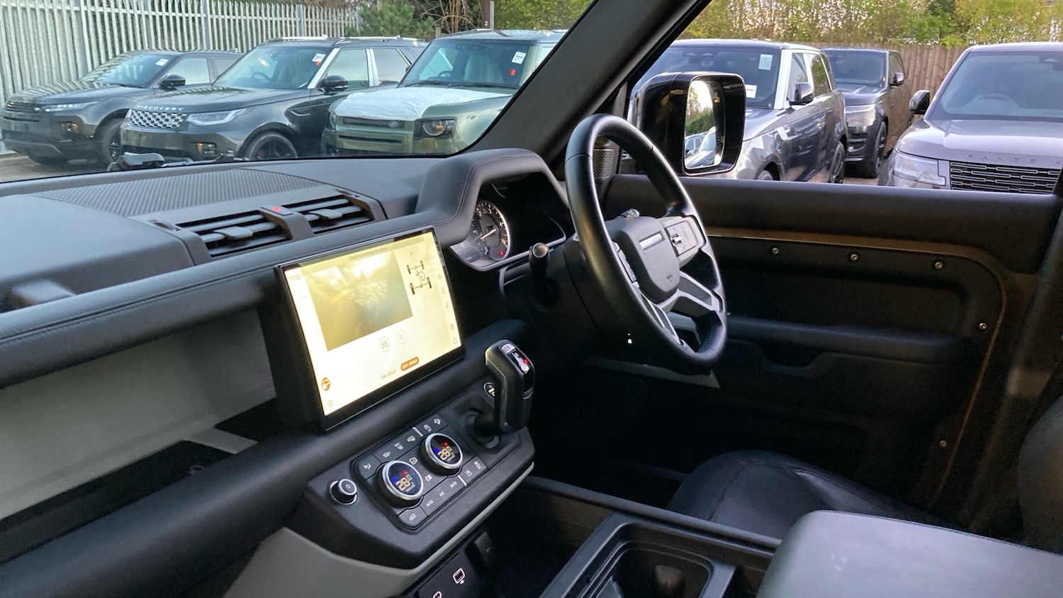 Used Land Rover Defender 2023 for sale - 76737936: Photo 37