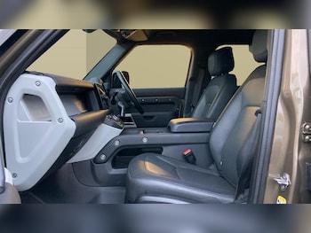 Used Land Rover Defender 2023 for sale - 76737936: Photo