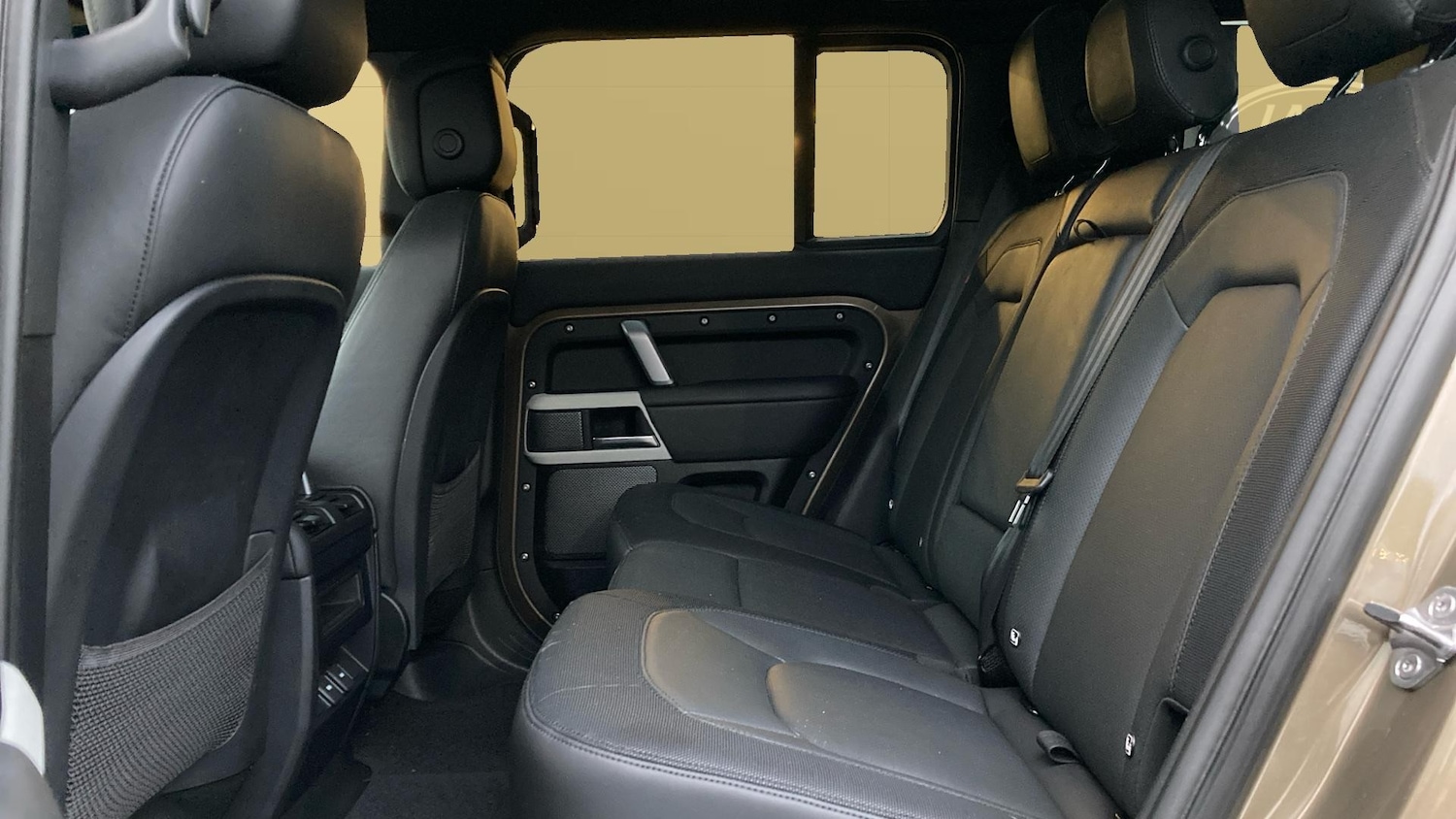 Used Land Rover Defender 2023 for sale - 76737936: Photo 4