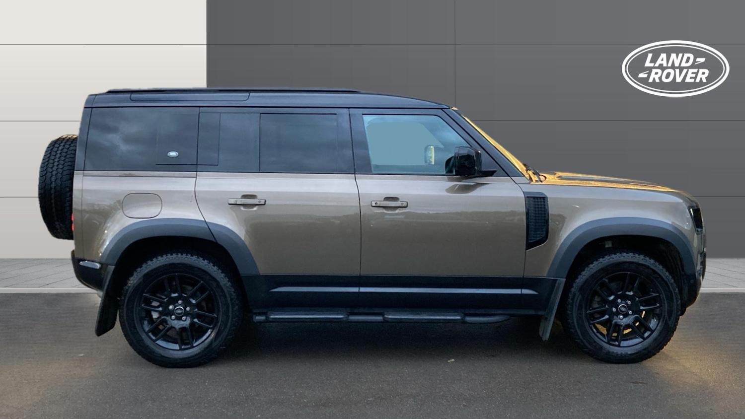 Used Land Rover Defender 2023 for sale - 76737936: Photo 5