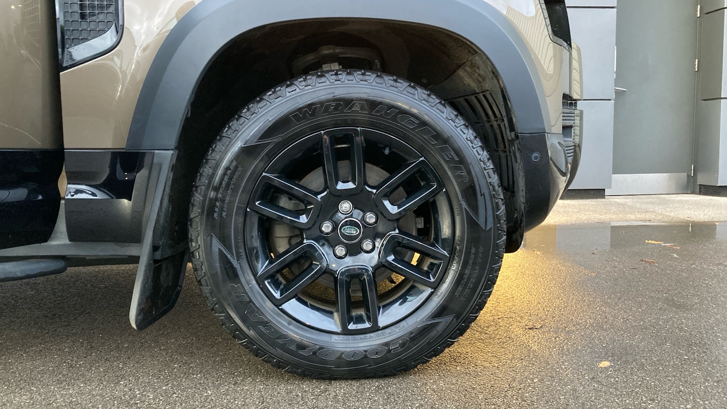 Used Land Rover Defender 2023 for sale - 76737936: Photo 8