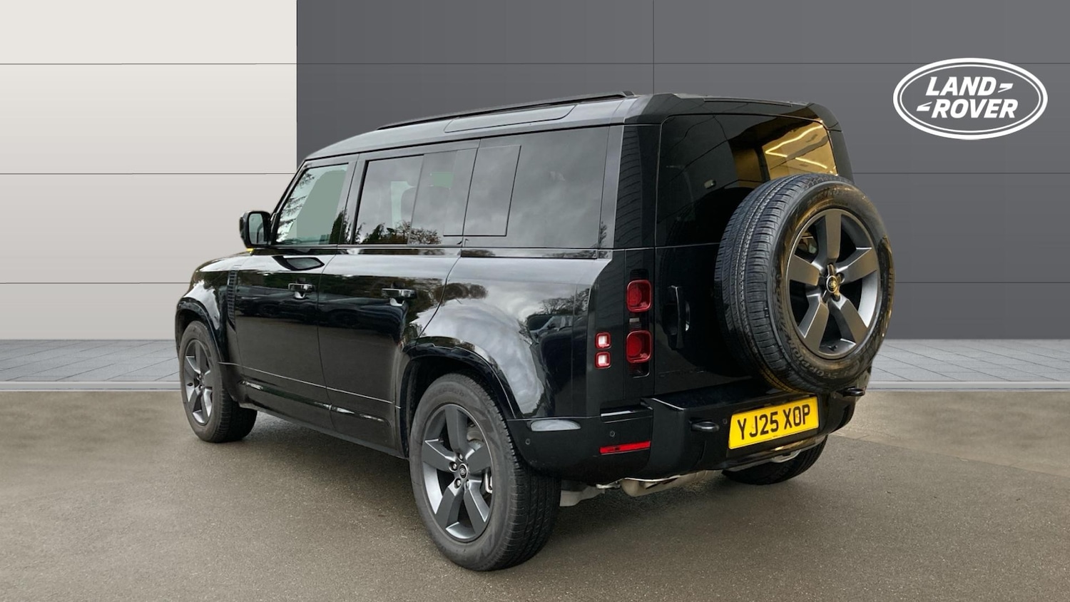 Used Land Rover Defender 2025 for sale - 76517527: Photo 2