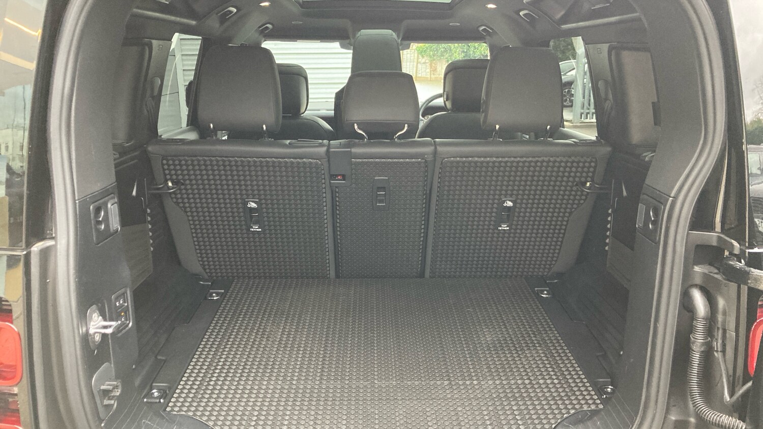 Used Land Rover Defender 2025 for sale - 76517527: Photo 38