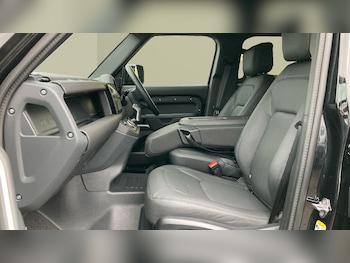 Used Land Rover Defender 2025 for sale - 76517527: Photo