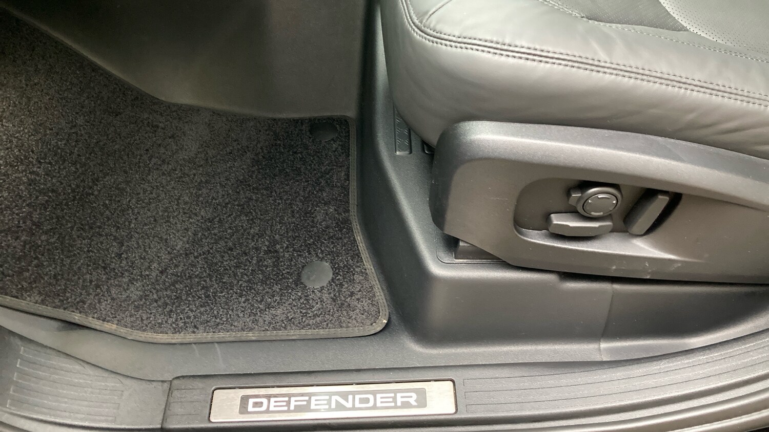 Used Land Rover Defender 2025 for sale - 76517527: Photo 41