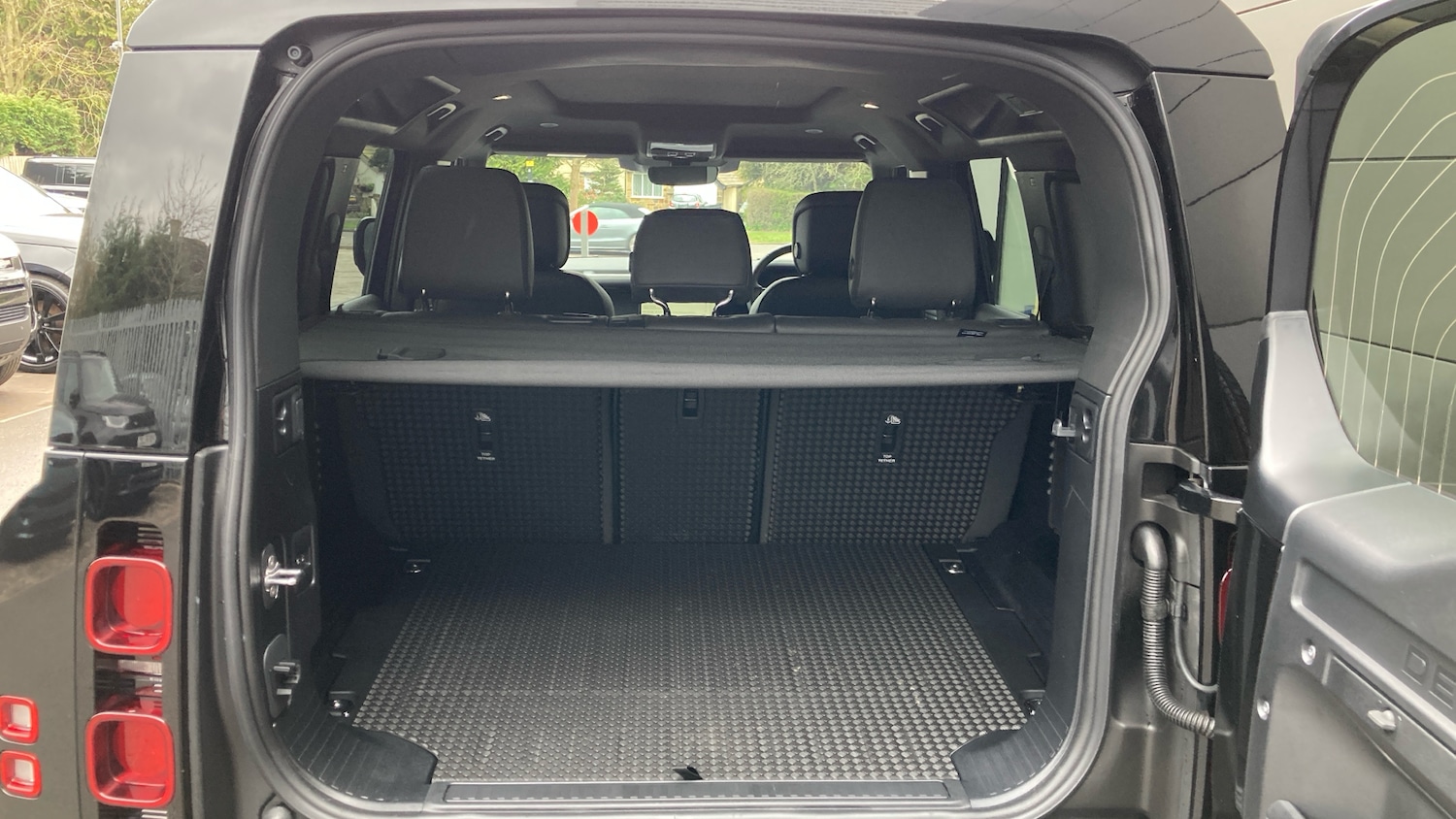 Used Land Rover Defender 2025 for sale - 78015096: Photo 10