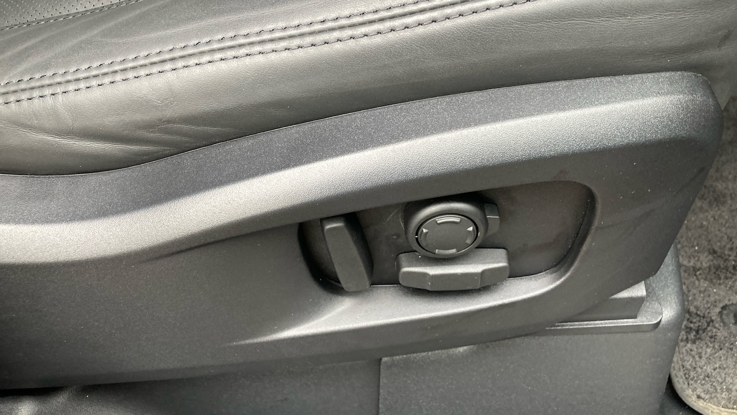 Used Land Rover Defender 2025 for sale - 78015096: Photo 23