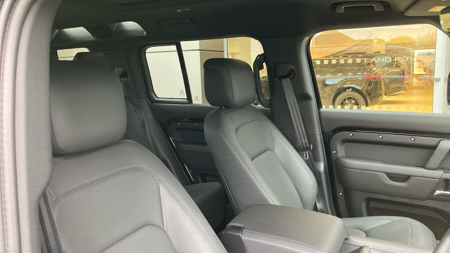 Used Land Rover Defender 2025 for sale - 78015096: Photo 24