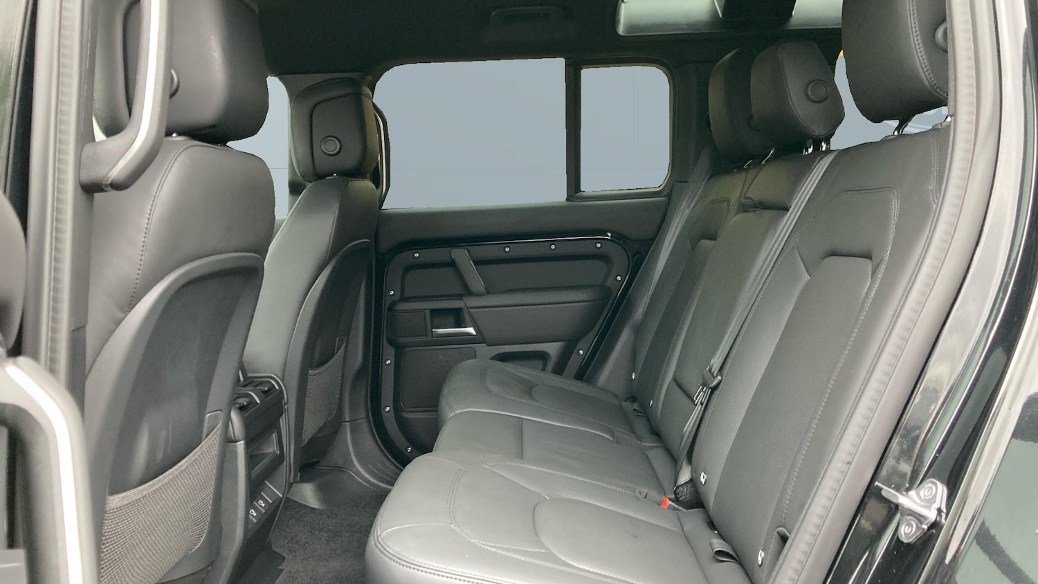 Used Land Rover Defender 2025 for sale - 78015096: Photo 4