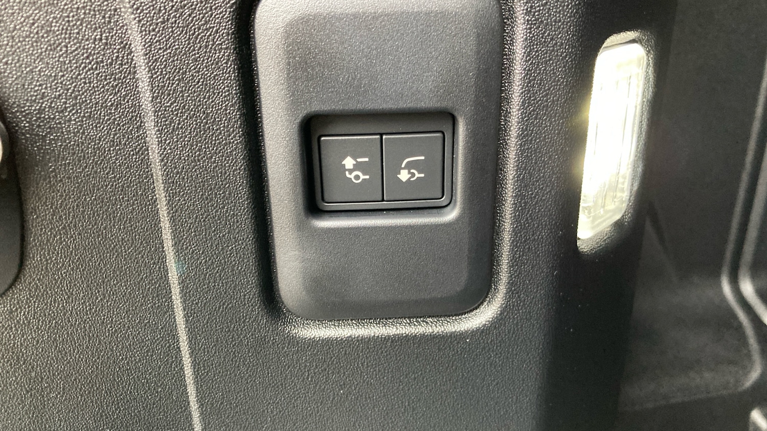 Used Land Rover Defender 2025 for sale - 78015096: Photo 45