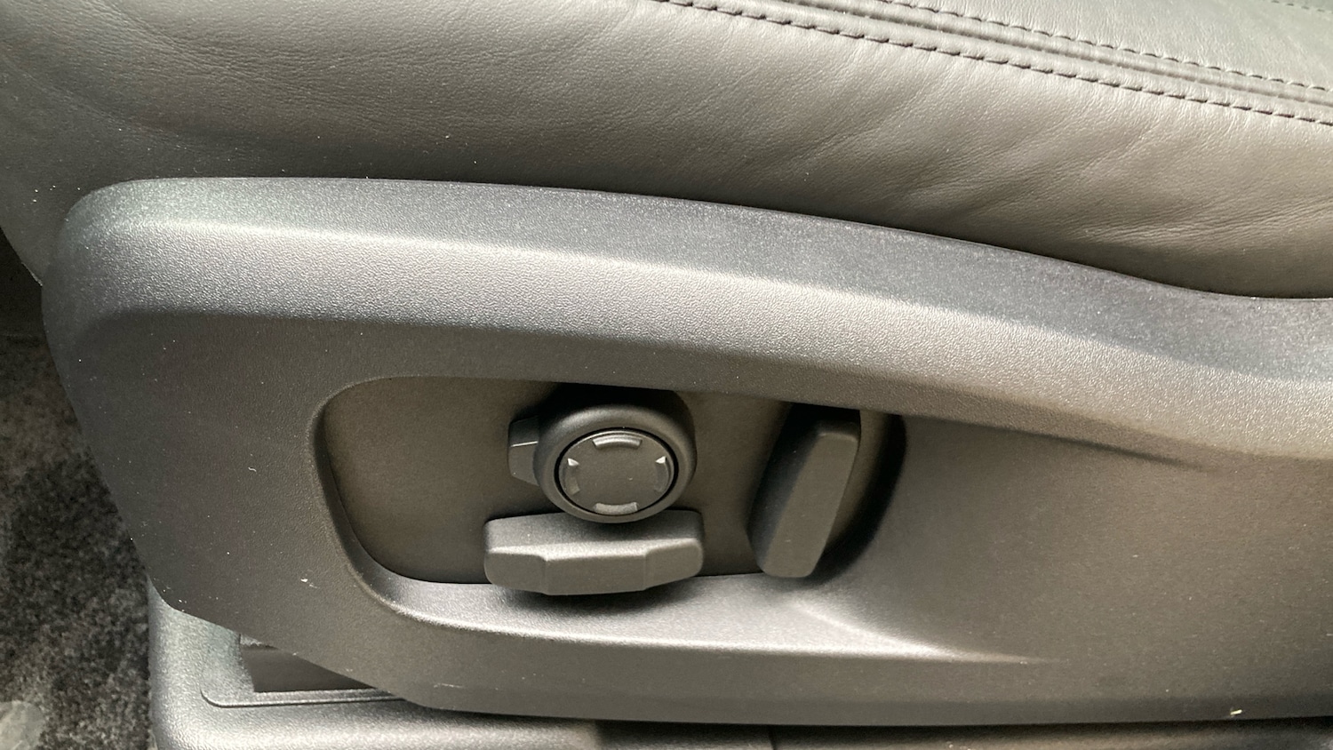 Used Land Rover Defender 2025 for sale - 78015096: Photo 46