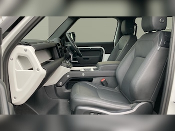 Used Land Rover Defender 2024 for sale - 76451806: Photo