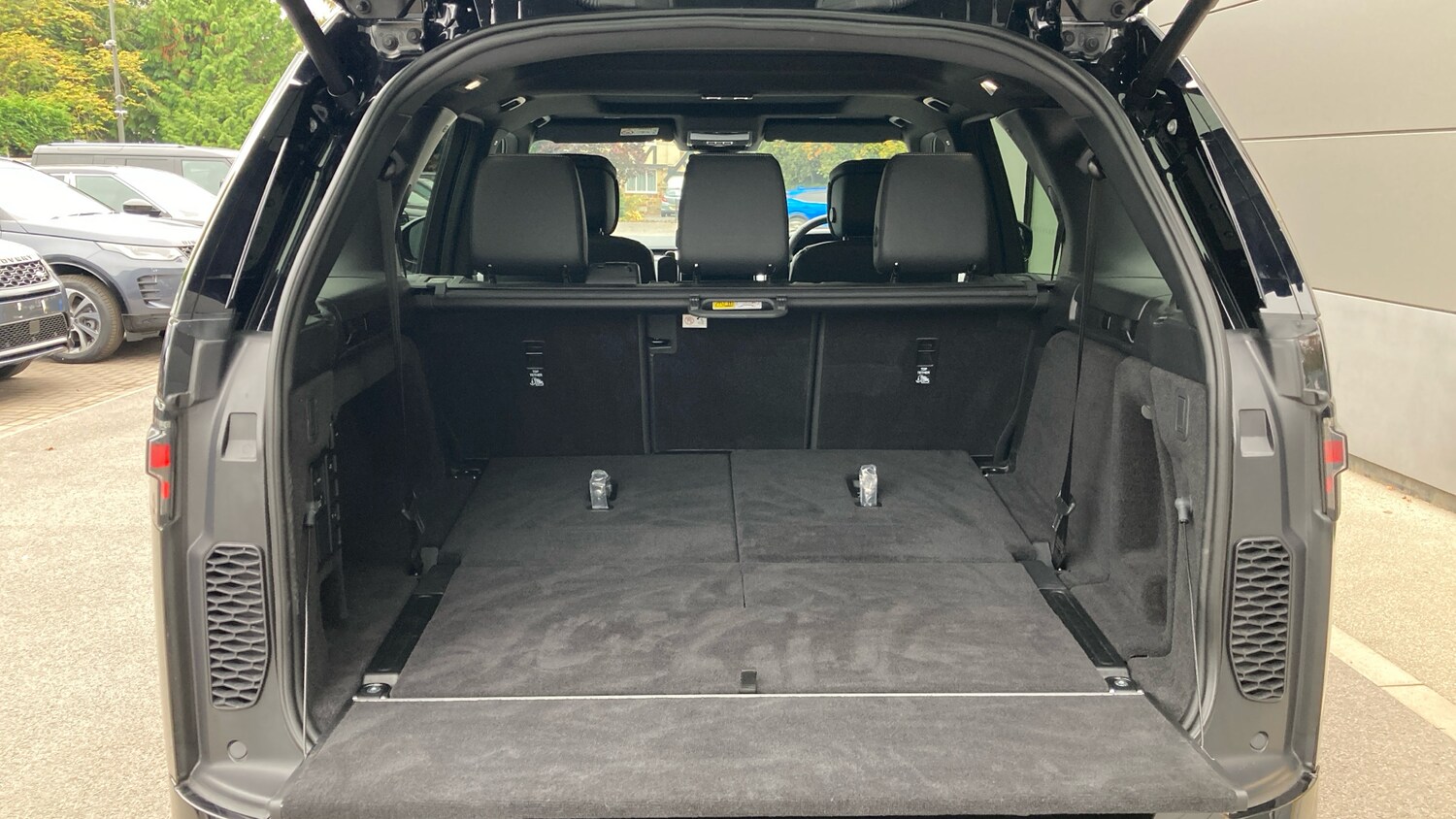 Used Land Rover Discovery 2025 for sale - 76329870: Photo 10