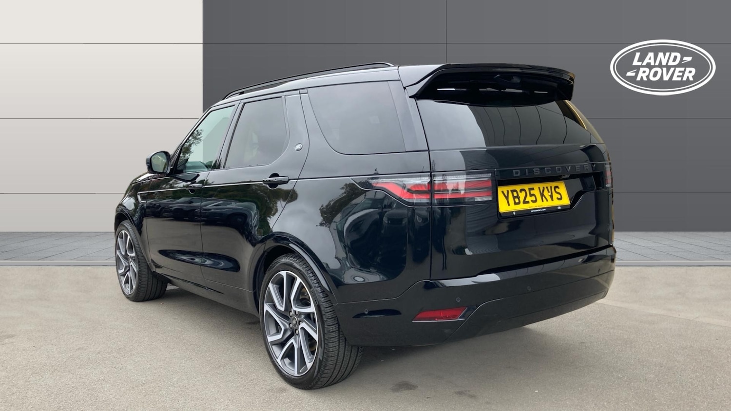 Used Land Rover Discovery 2025 for sale - 76329870: Photo 2