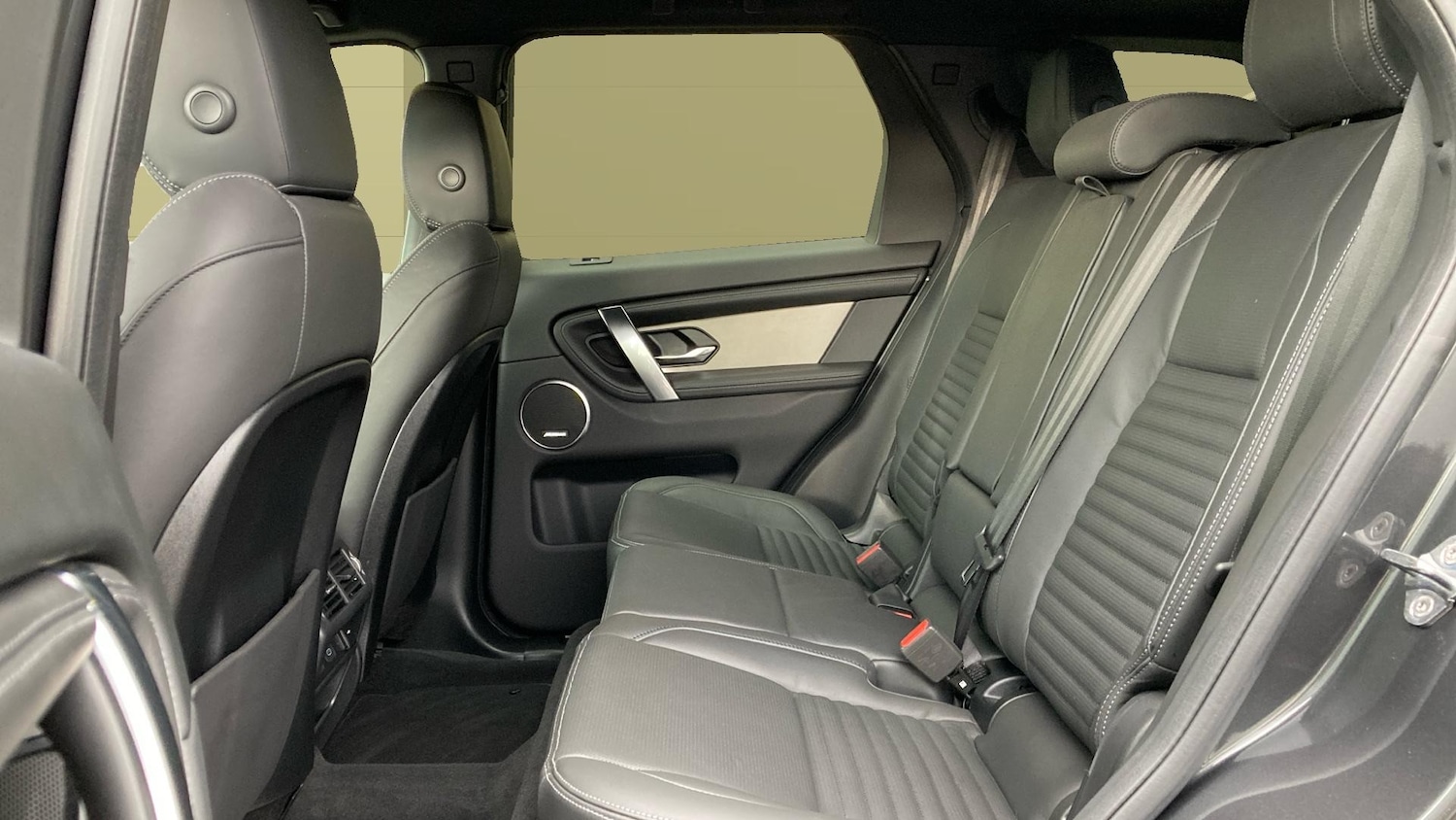 Used Land Rover Discovery Sport 2025 for sale - 76553718: Photo 4