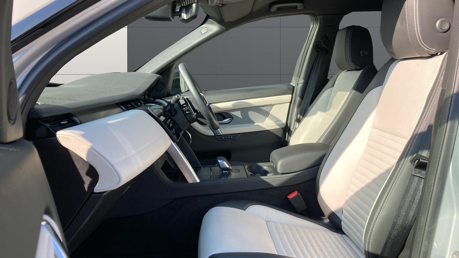 Used Land Rover Discovery Sport 2025 for sale - 77761723: Photo 3