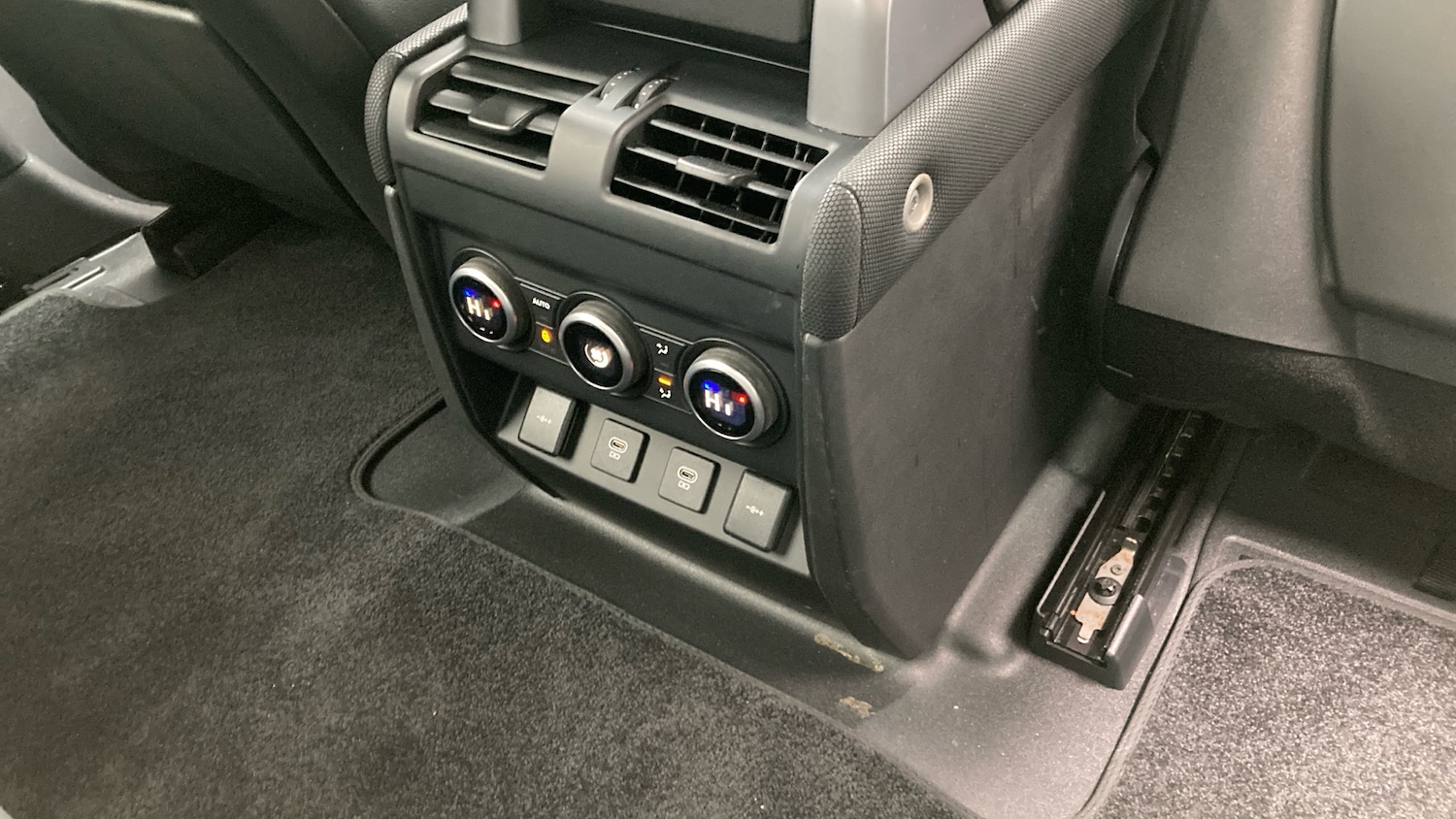 Used Land Rover Defender 2021 for sale - 76159957: Photo 18