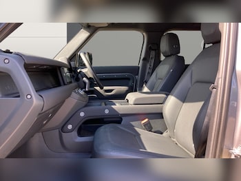 Used Land Rover Defender 2022 for sale - 79274384: Photo