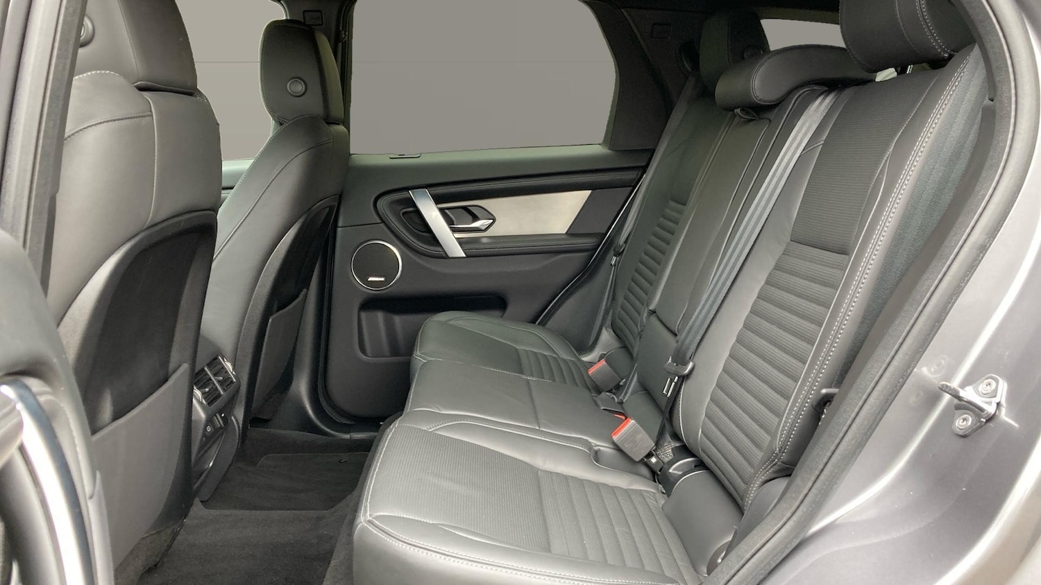 Used Land Rover Discovery Sport 2024 for sale - 76219035: Photo 4