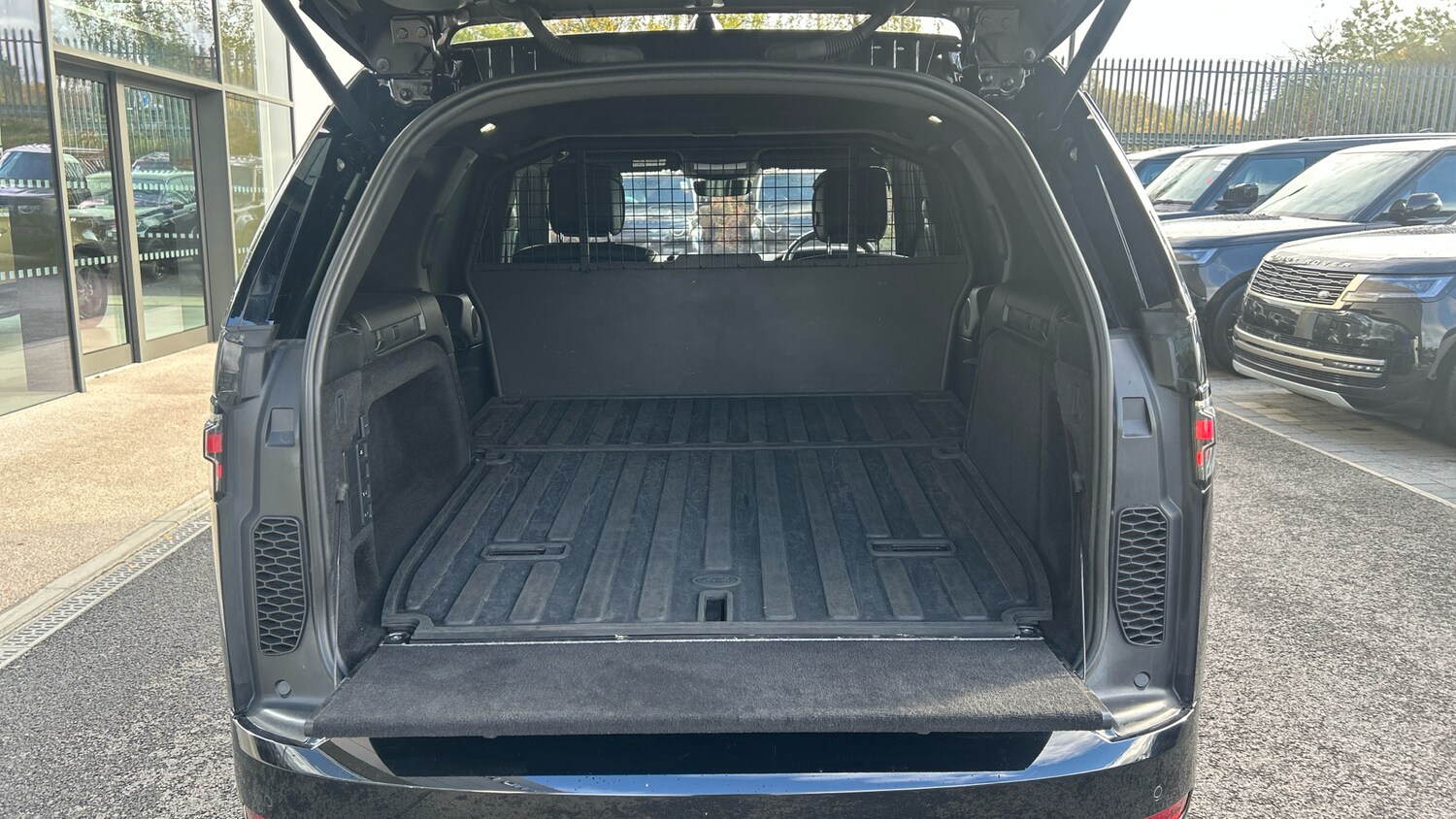 Used Land Rover Discovery 2023 for sale - 76877752: Photo 10