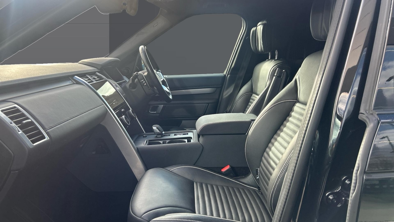 Used Land Rover Discovery 2023 for sale - 76877752: Photo 3