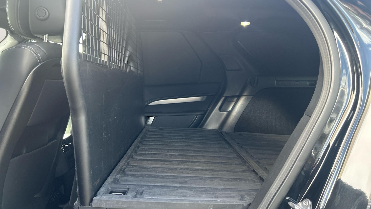 Used Land Rover Discovery 2023 for sale - 76877752: Photo 4