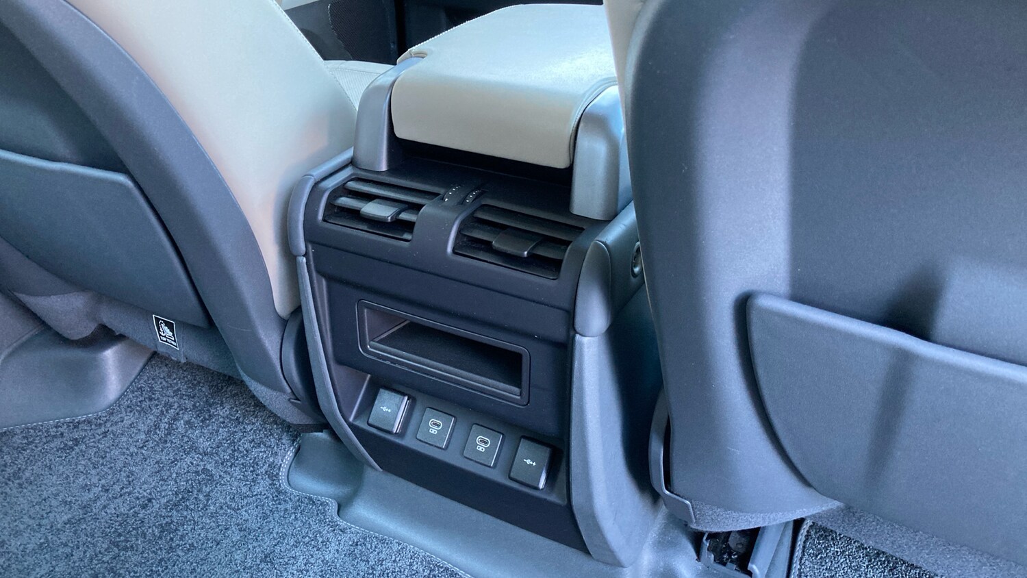 Used Land Rover Defender 2021 for sale - 77946985: Photo 18