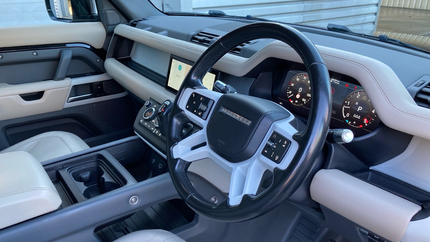 Used Land Rover Defender 2021 for sale - 77946985: Photo 24