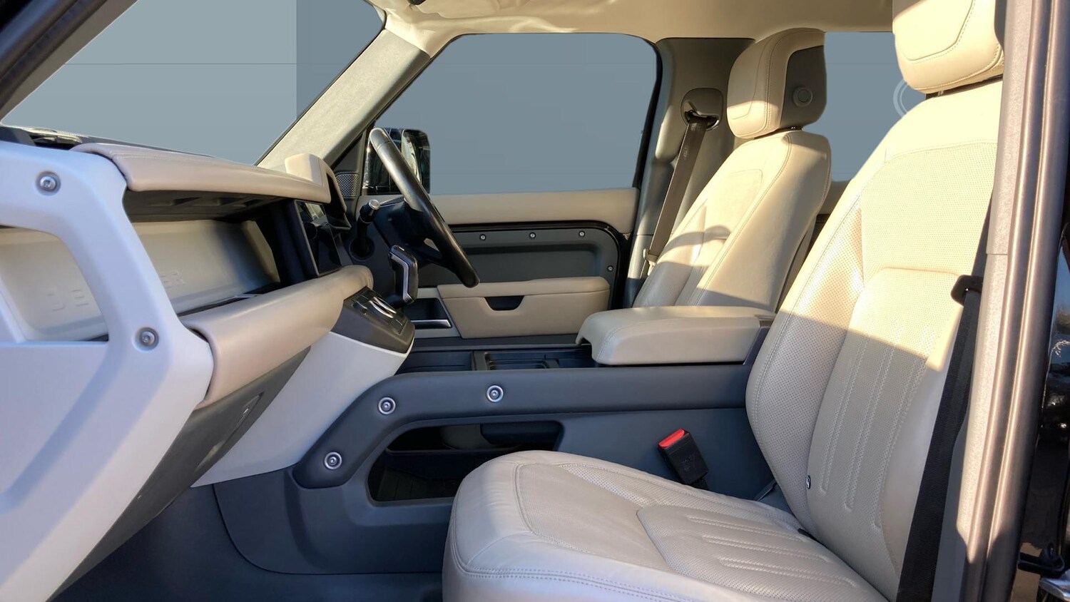 Used Land Rover Defender 2021 for sale - 77946985: Photo 3