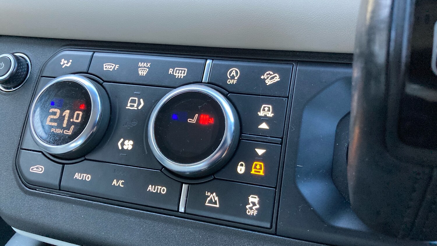 Used Land Rover Defender 2021 for sale - 77946985: Photo 30