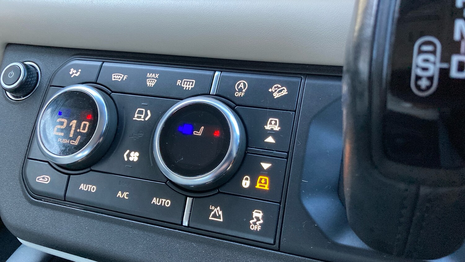 Used Land Rover Defender 2021 for sale - 77946985: Photo 31